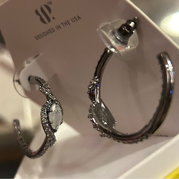 bomb party Jewelry - 💎Swirling Details💎 RESERVED